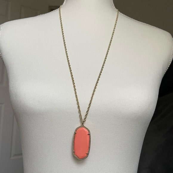 KENDRA SCOTT Reid Pendant Necklace - Picture 7 of 7